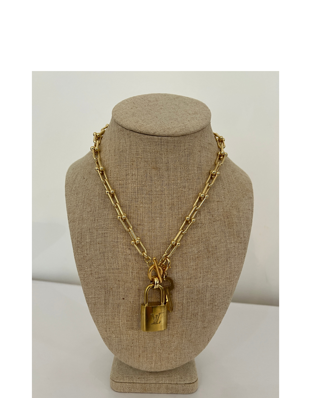 Margo Toggle Lock